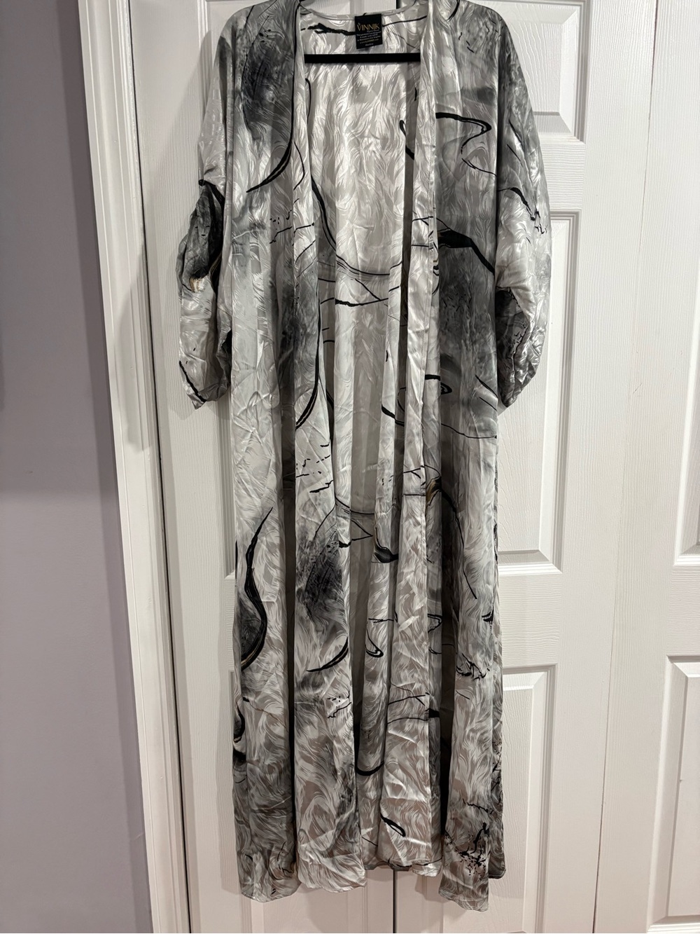 Flowing Gray & Black Printed Maxi Kimono